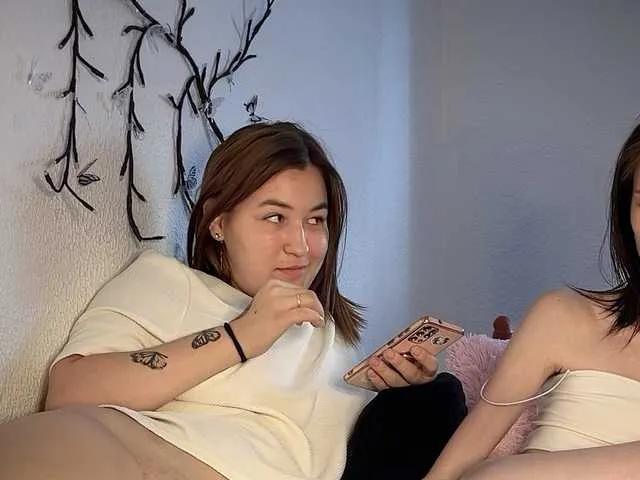 2Love-Love2 on BongaCams