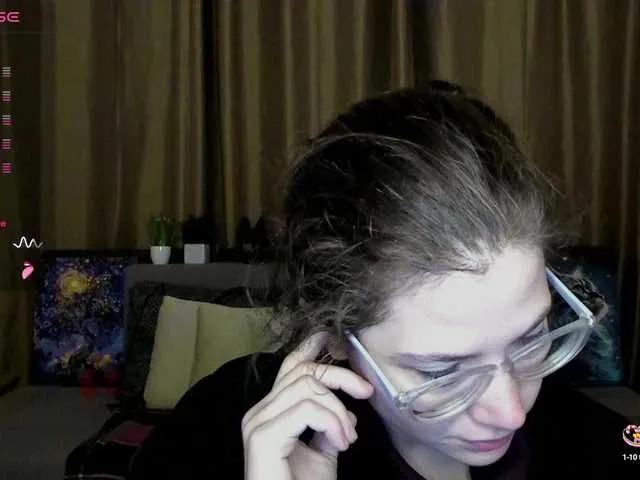 Aliciafolow009 on BongaCams