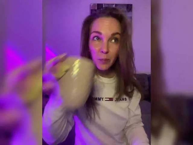 BongaCams Alisasqrl is Freechat Alisasqrl — your fantasies, compliments, tokens