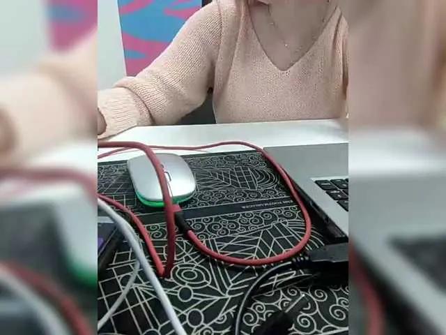 Angelinamik on BongaCams