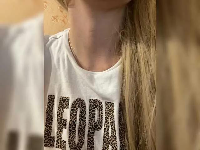 AnnaFlowers on BongaCams 