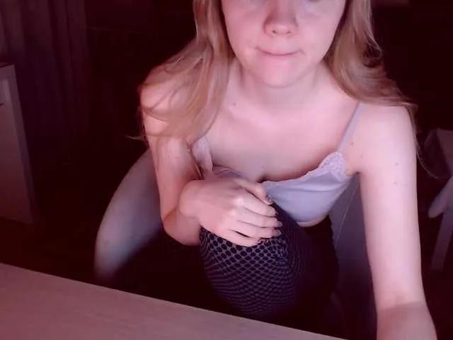 Camille18 on BongaCams