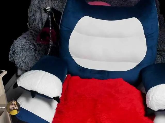 Emilyjhonson-1 — A Pervy girl enjoying no limits world