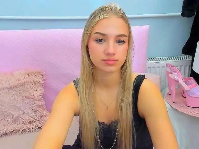 EvetteBody on BongaCams