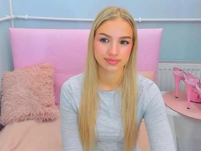 EvetteBody on BongaCams