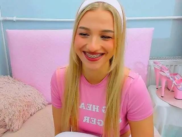 EvetteBody on BongaCams