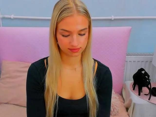 EvetteBody on BongaCams