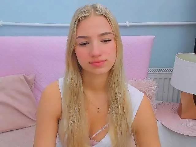 EvetteBody on BongaCams