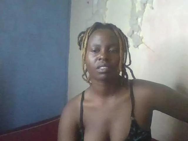 freakcurvy8 on BongaCams