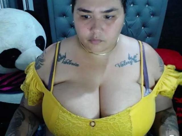 GabiBigBoobs on BongaCams