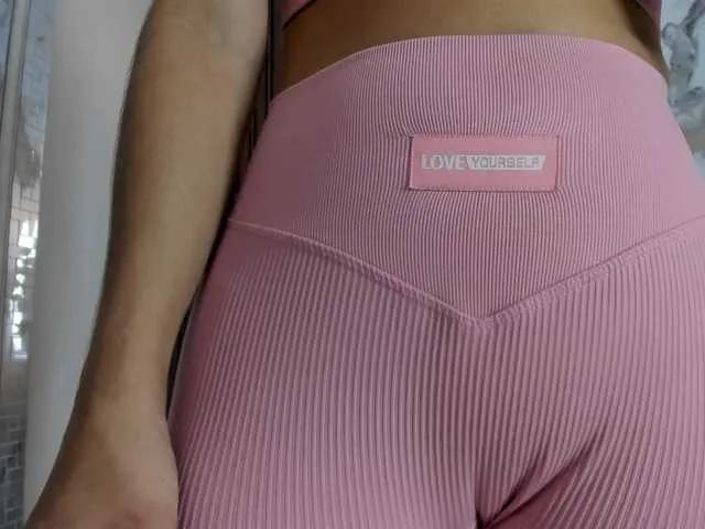 hannahill69 — It excites me to see your cock while you make my pussy vibrate to make you feel, I like to play with my saliva and make your cock very wet