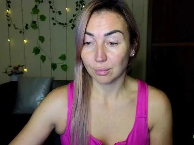 Jullyblondkiss on BongaCams 