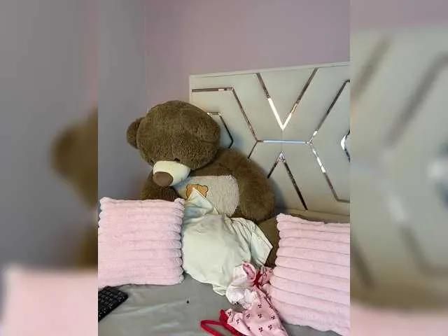 LauraSierra — gets wet when they talk to me dirty and I like to think about my pleasure but I also think about your pleasure