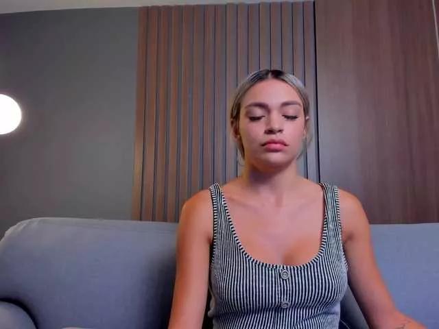 milaowens on BongaCams