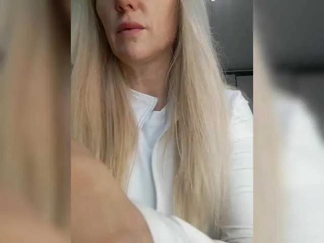 MonnaSky on BongaCams