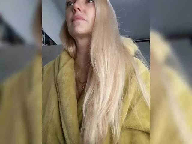 MonnaSky on BongaCams