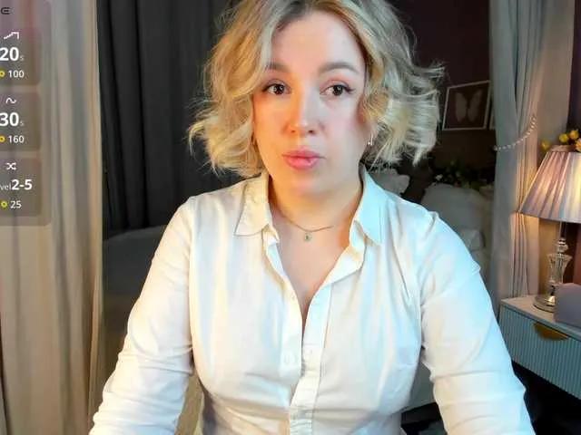 Nikki-Kai on BongaCams 