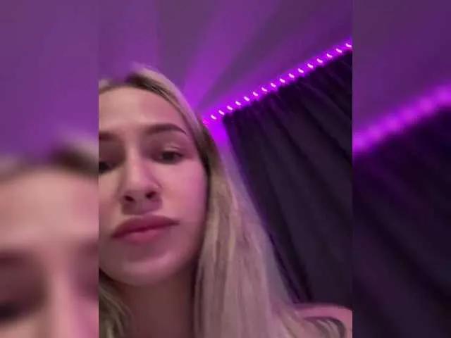 QueenKing on BongaCams