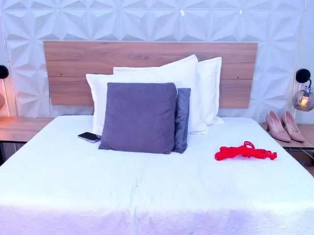 StaceyWhite — I love to know the fantasies of my users and try to make them come true, I love to feel the vibrations of my toy