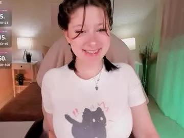 _sofi_spark —    =   // GOAL:  squeeze boobs under top [99 tokens left] #british #curvy #bigtits #daddysgirl #joi