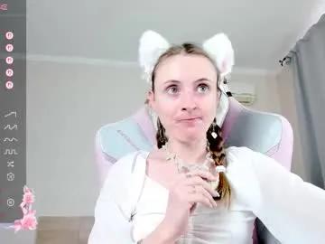 adelina_cowell on Chaturbate