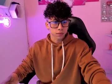 akazaboy on Chaturbate 