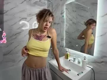 annie_blondy on Chaturbate