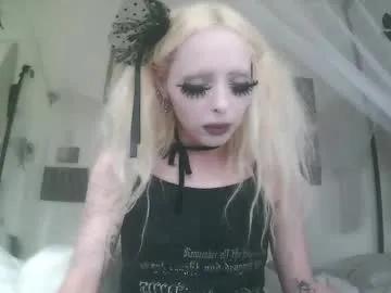 bl0odsyring3 — make me cum PLEASE /|^**^|    #goth #cosplay #petite #vampire #smallboobs [2526 tokens remaining]