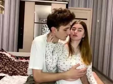 emiliacouple on Chaturbate