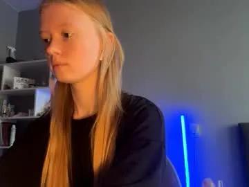 mittietonge on Chaturbate