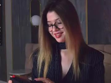 sara_lewiis on Chaturbate