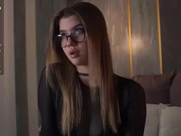 sara_lewiis on Chaturbate